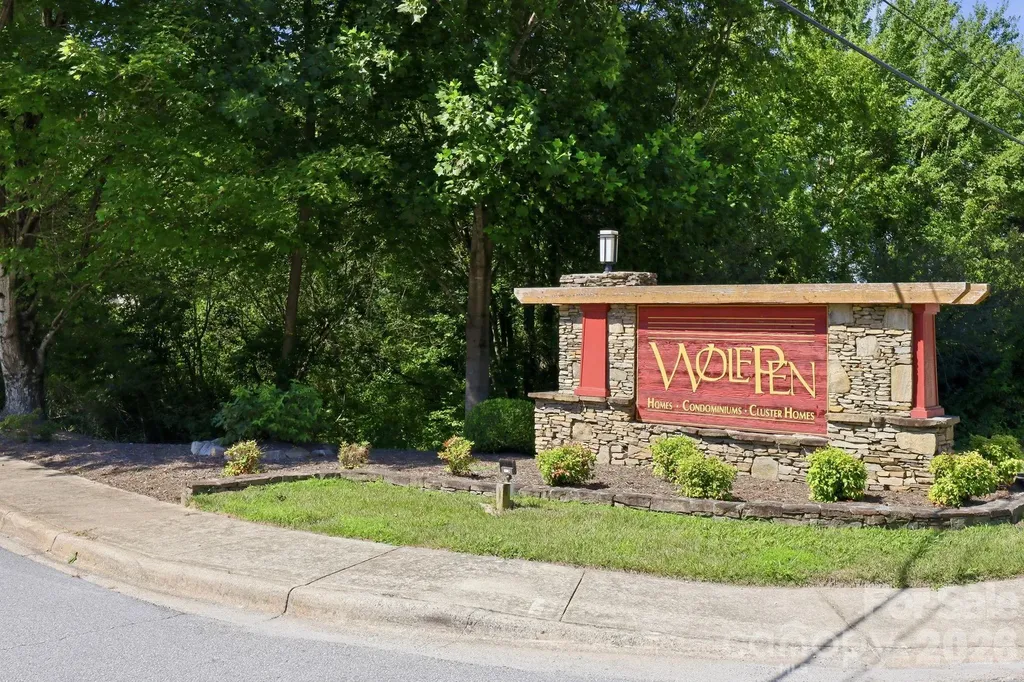 2705 Deermouse Way Hendersonville NC 28792