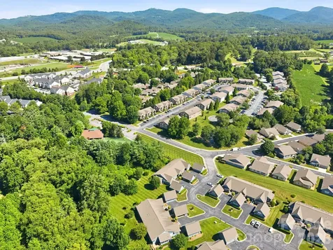 2705 Deermouse Way Hendersonville NC 28792