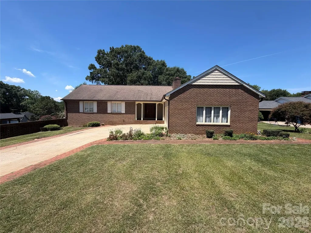 3721 9th Street Drive NE Hickory NC 28601