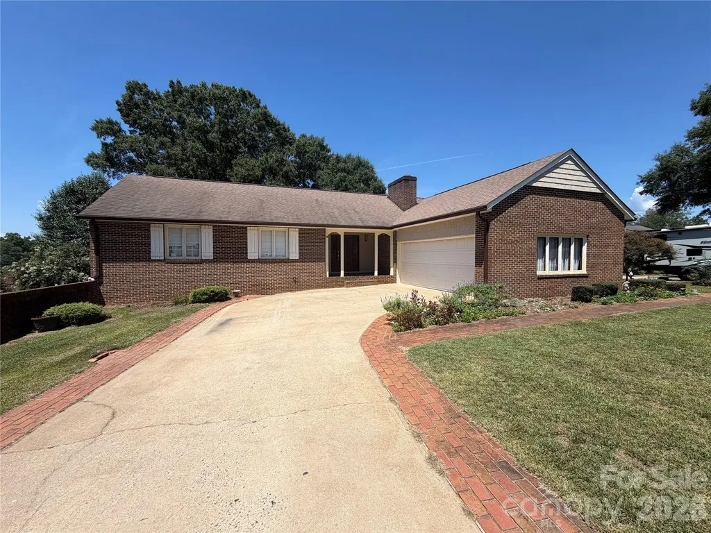 3721 9th Street Drive NE Hickory NC 28601