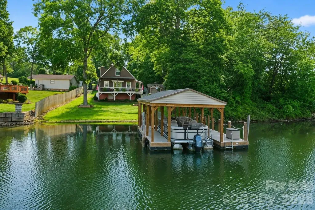 6208 Vandresser Point Hickory NC 28601