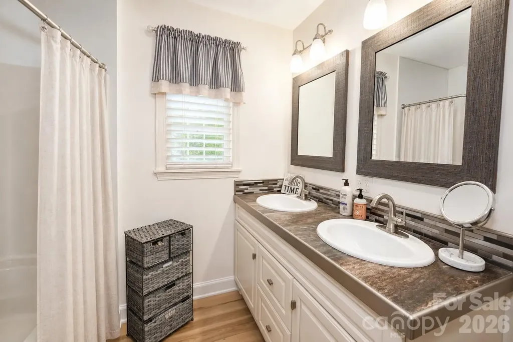 6208 Vandresser Point Hickory NC 28601