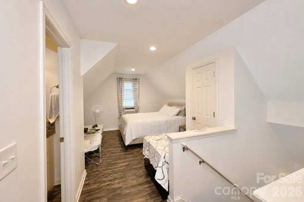 6208 Vandresser Point Hickory NC 28601