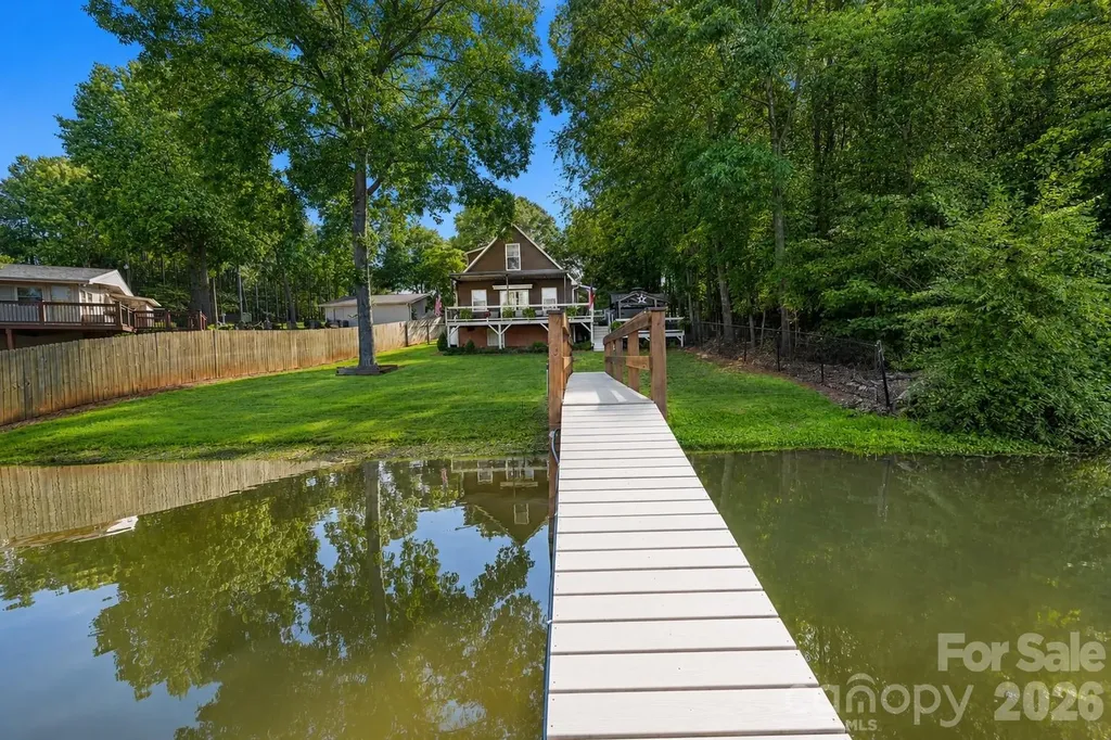 6208 Vandresser Point Hickory NC 28601