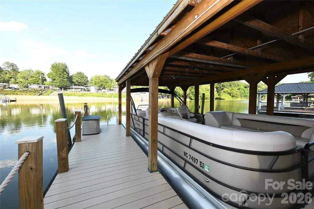 6208 Vandresser Point Hickory NC 28601