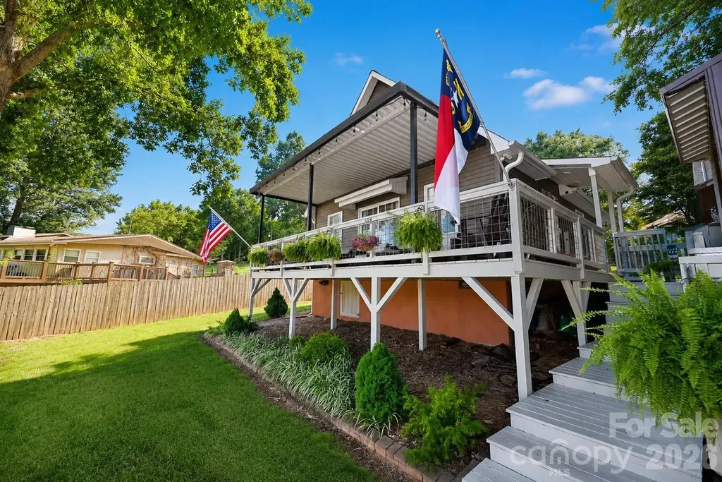 6208 Vandresser Point Hickory NC 28601