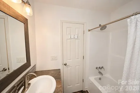 6208 Vandresser Point Hickory NC 28601