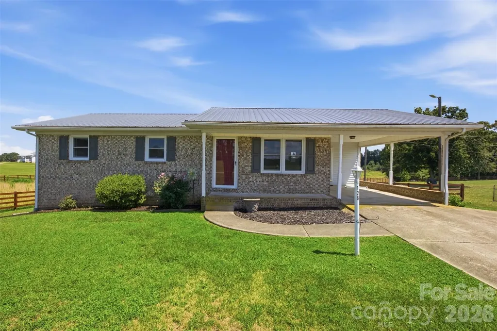 128 Old Hollis Road Ellenboro NC 28040