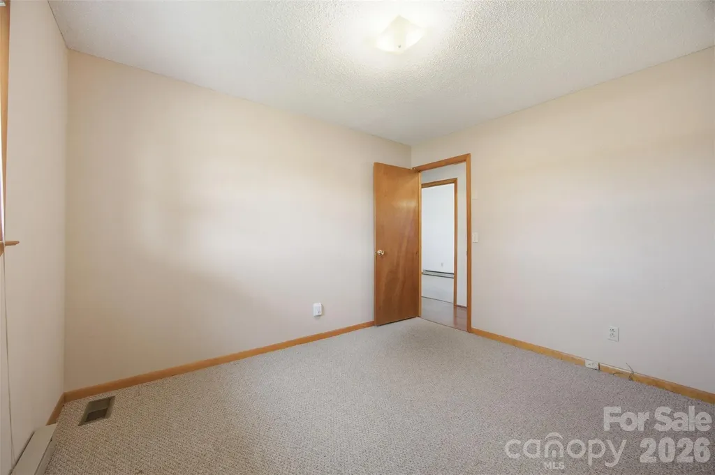 128 Old Hollis Road Ellenboro NC 28040