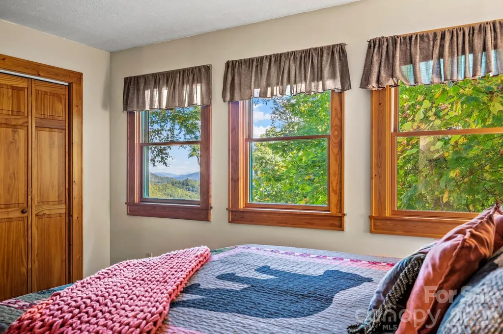 160 Bridle Drive Maggie Valley NC 28751