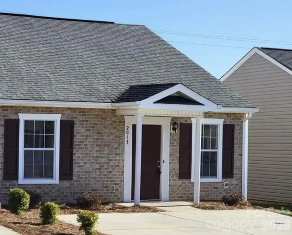 2013 Pin Oak Place Cramerton NC 28032