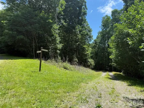999 Hawks Nest Drive Burnsville NC 28714