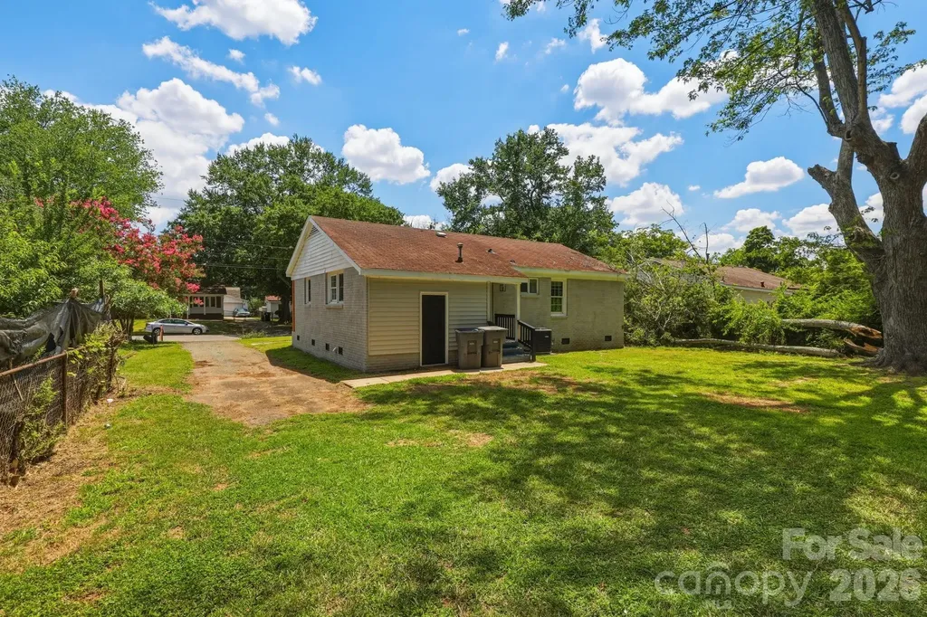 4706 Brooktree Drive Charlotte NC 28208
