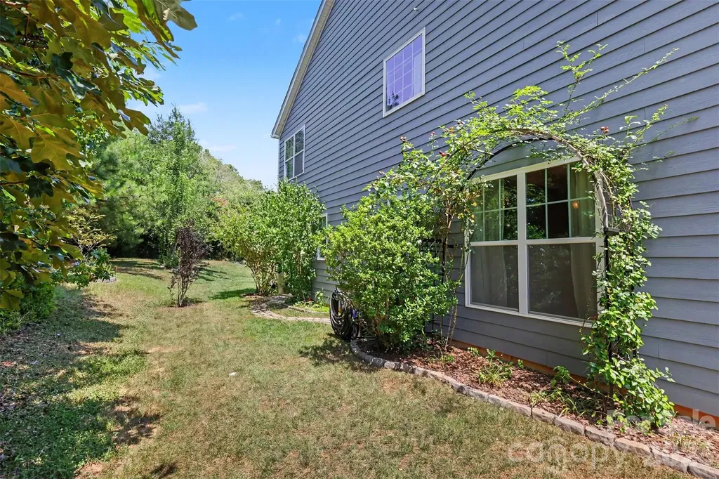 9014 Manor Oak Court Charlotte NC 28277
