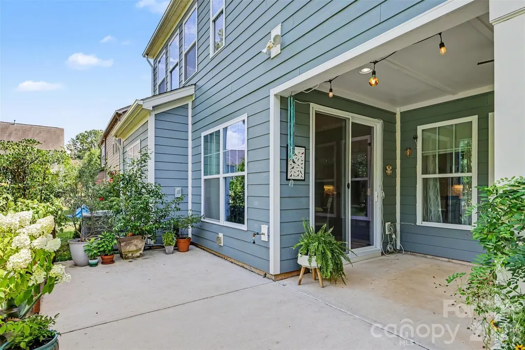 9014 Manor Oak Court Charlotte NC 28277
