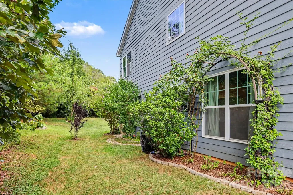 9014 Manor Oak Court Charlotte NC 28277