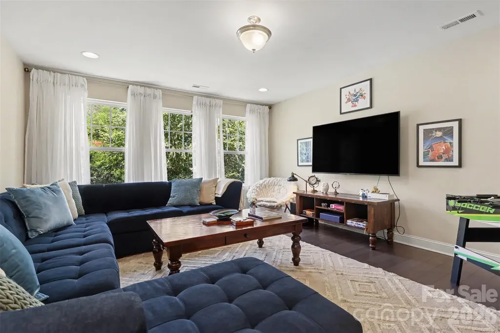9014 Manor Oak Court Charlotte NC 28277