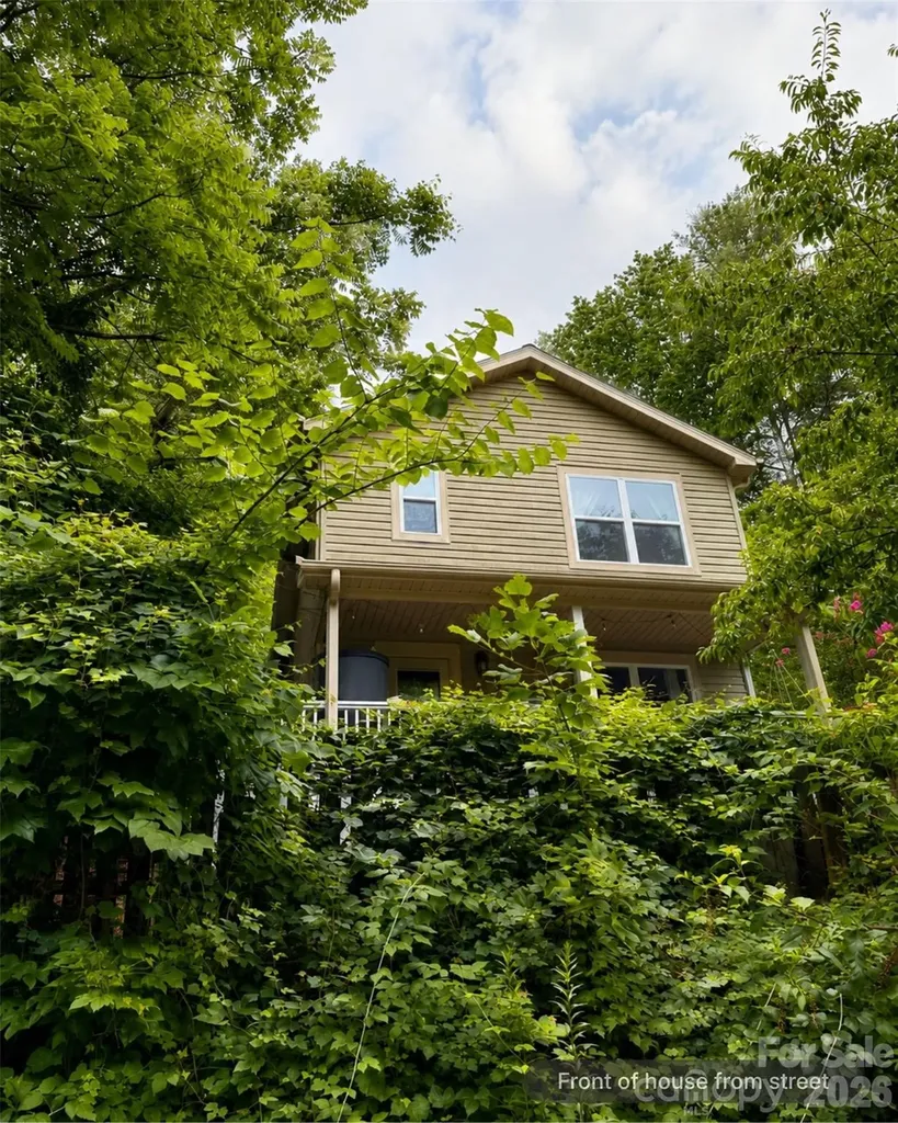 18 Old West Chapel Road Asheville NC 28803