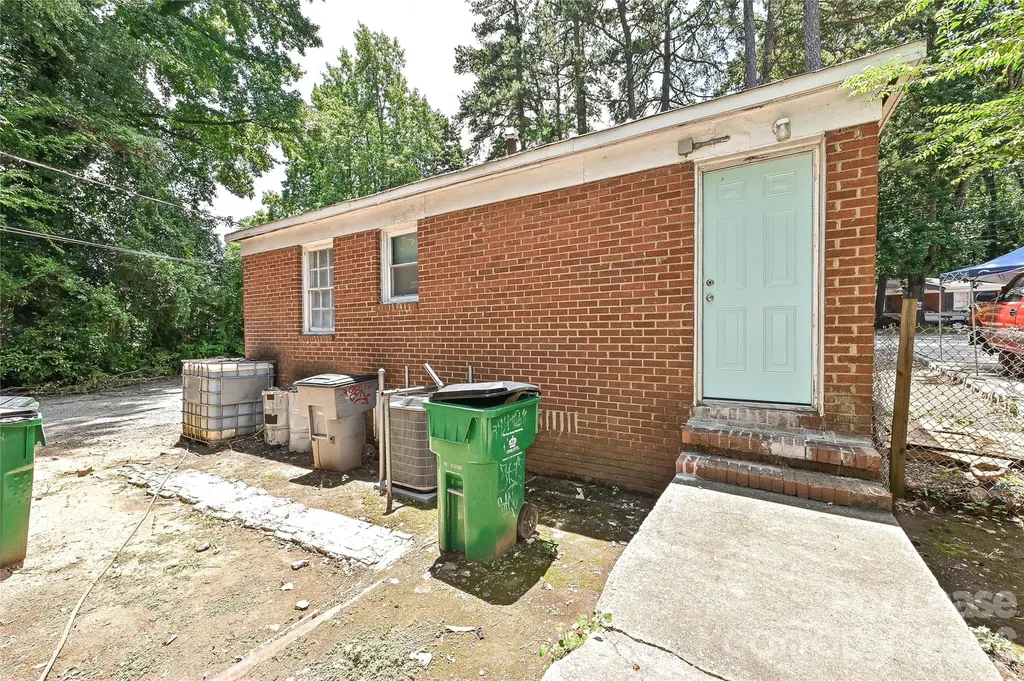 1900 Lasalle Street Charlotte NC 28216