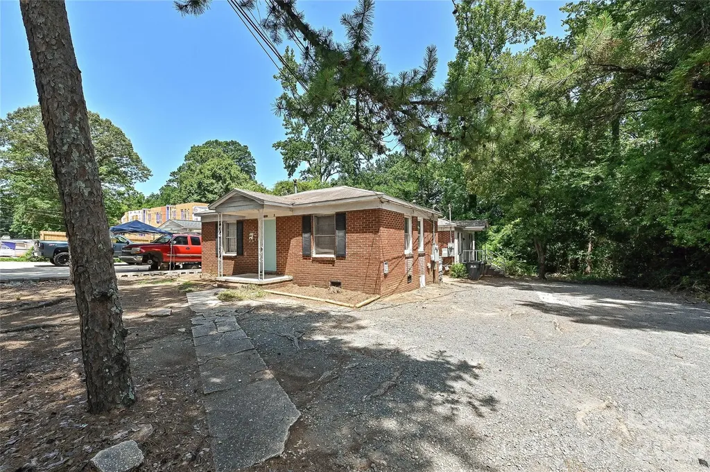 1900 Lasalle Street Charlotte NC 28216