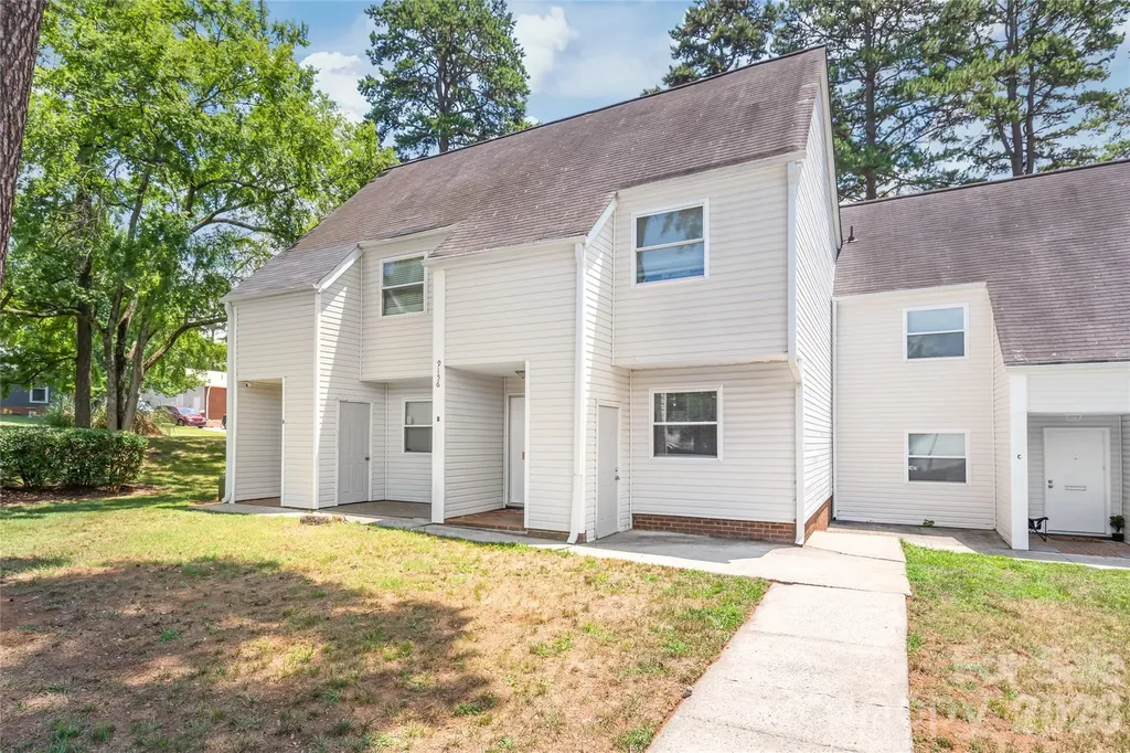 9156 Black Heath Circle Charlotte NC 28214