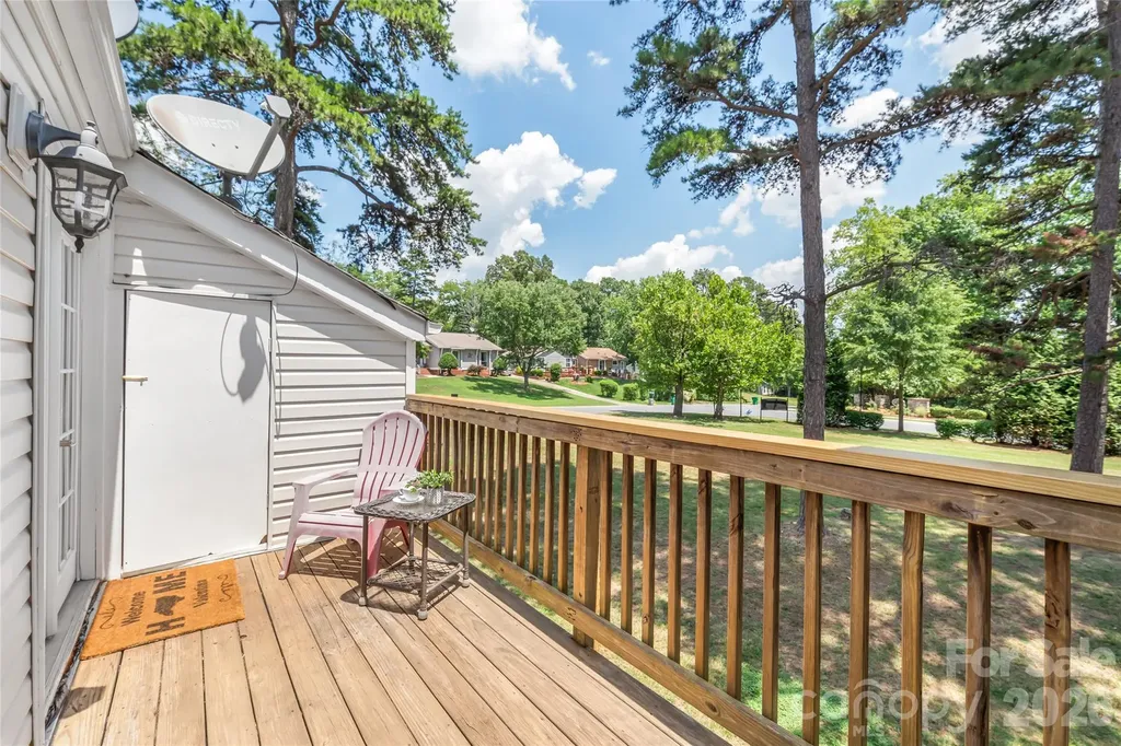 9156 Black Heath Circle Charlotte NC 28214