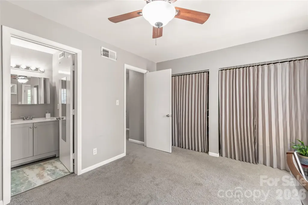 9156 Black Heath Circle Charlotte NC 28214