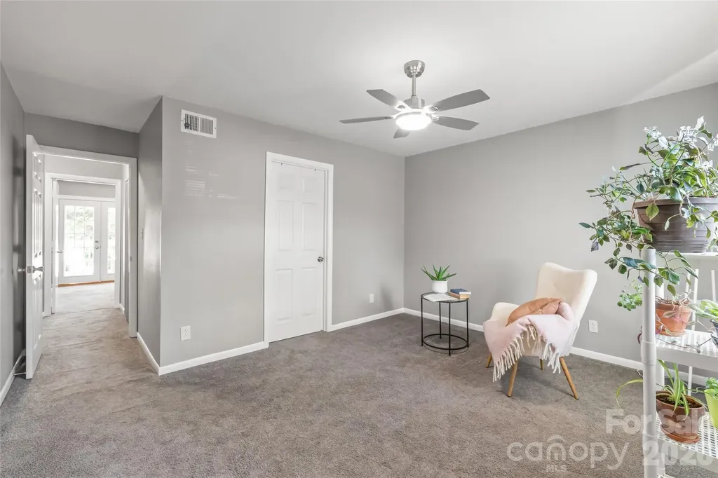 9156 Black Heath Circle Charlotte NC 28214