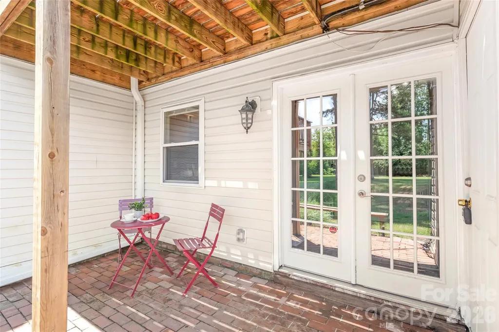 9156 Black Heath Circle Charlotte NC 28214