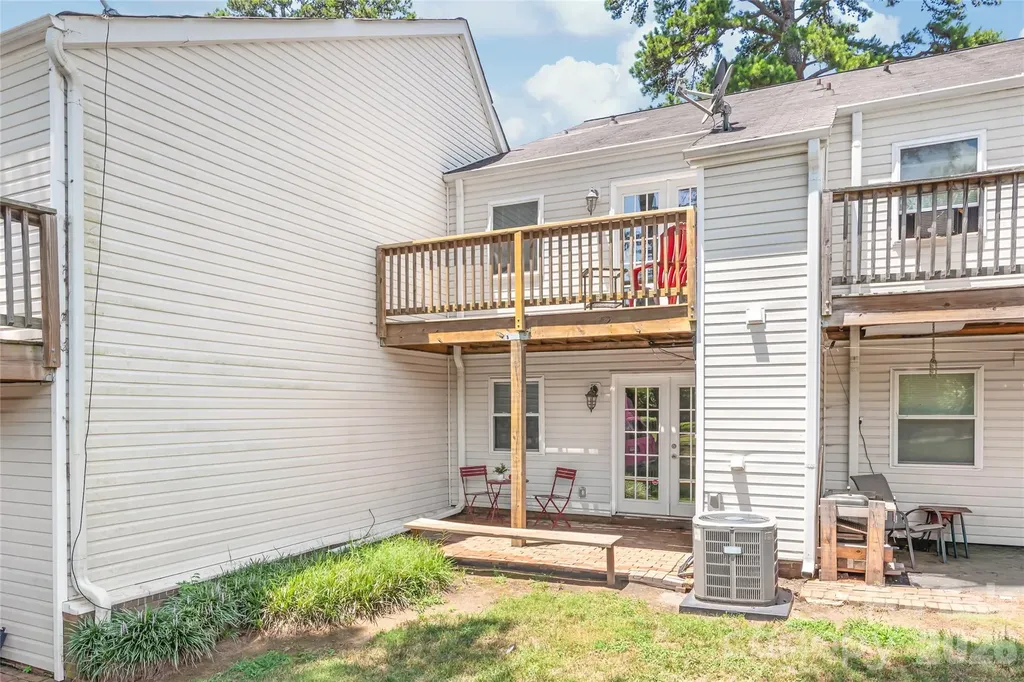 9156 Black Heath Circle Charlotte NC 28214