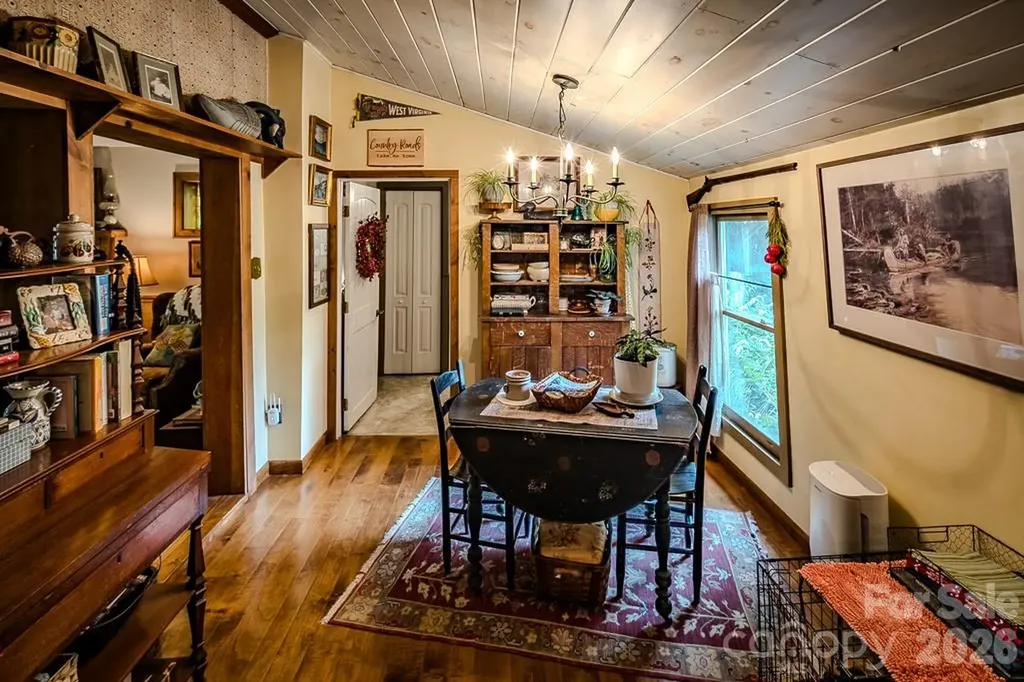 5950 N Us 19e Highway Newland NC 28657