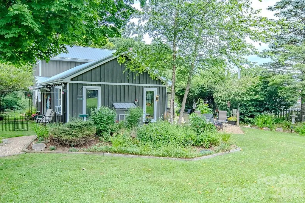 5950 N Us 19e Highway Newland NC 28657