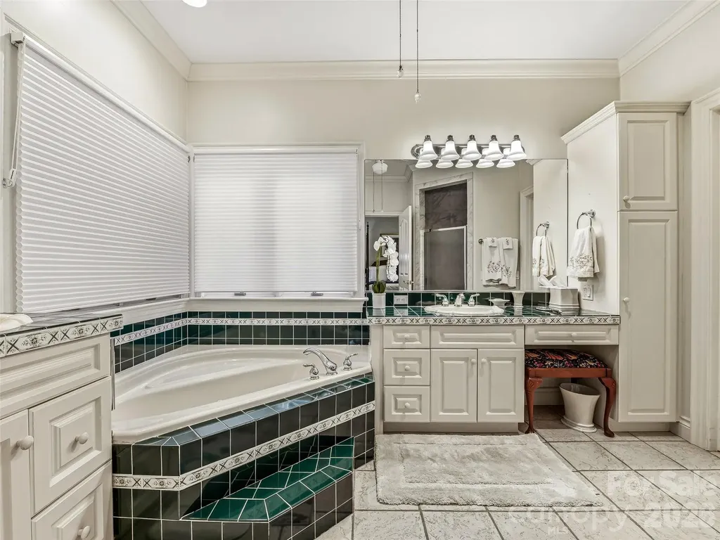 25 Clovelly Way Asheville NC 28803