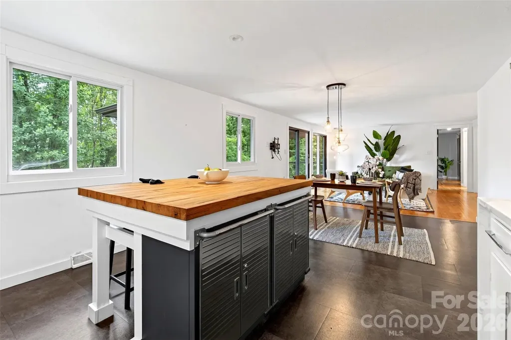 40 Mintz Lane Swannanoa NC 28778