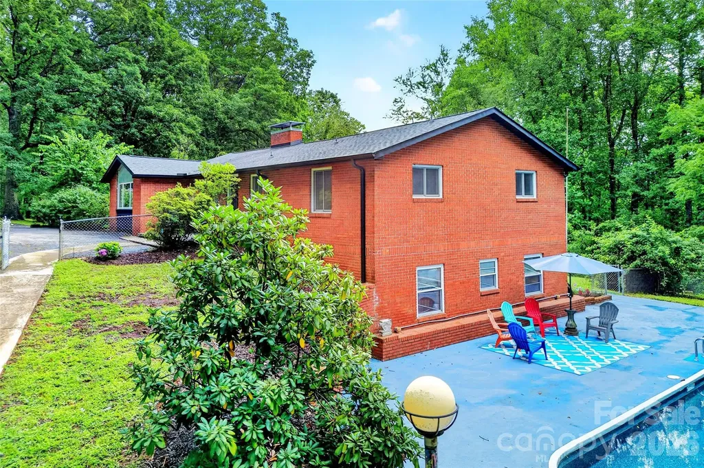 40 Mintz Lane Swannanoa NC 28778