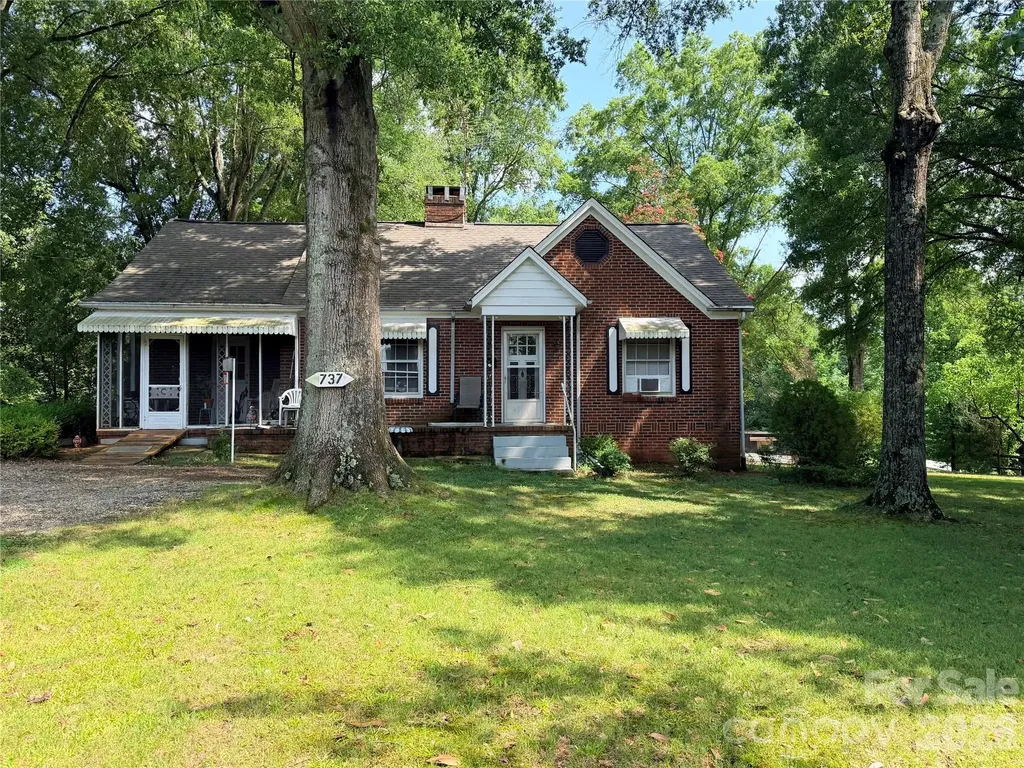 737 W C Street Newton NC 28658