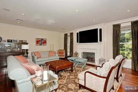 37 Fairview Avenue Woodcliff Lake NJ 07677