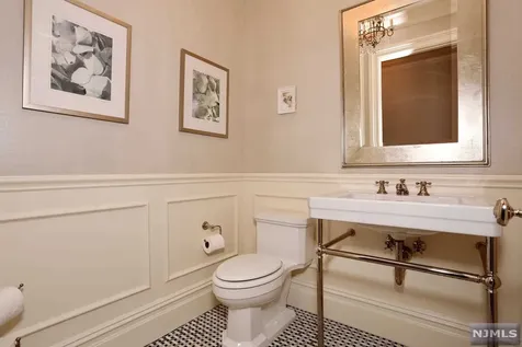 37 Fairview Avenue Woodcliff Lake NJ 07677