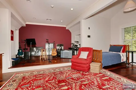 37 Fairview Avenue Woodcliff Lake NJ 07677