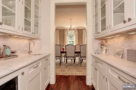 37 Fairview Avenue Woodcliff Lake NJ 07677