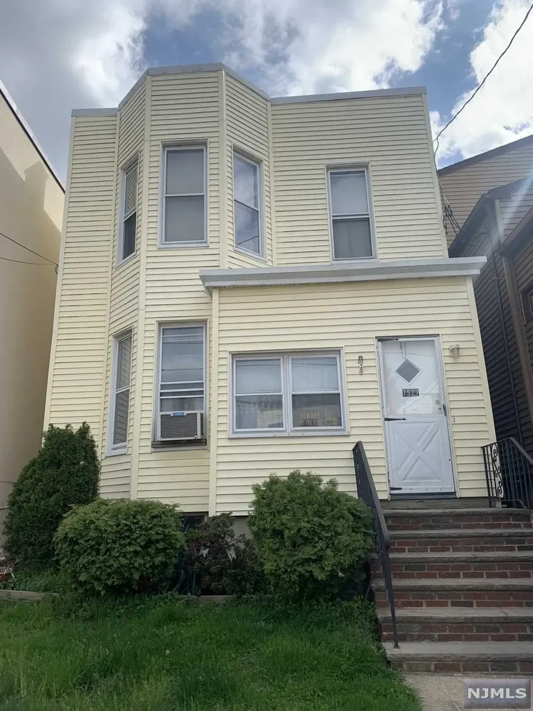 1527 38th Street North Bergen NJ 07047