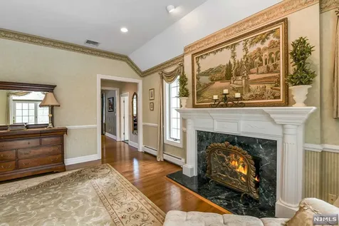 380 Crescent Drive Franklin Lakes NJ 07417