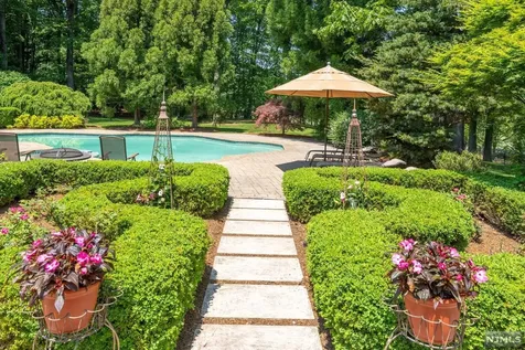 380 Crescent Drive Franklin Lakes NJ 07417