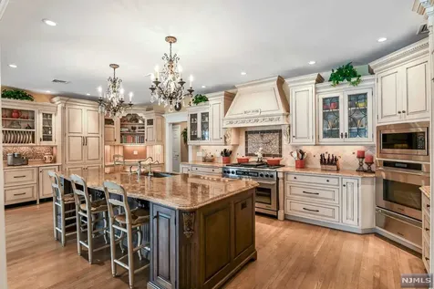 380 Crescent Drive Franklin Lakes NJ 07417