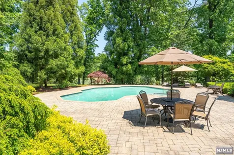 380 Crescent Drive Franklin Lakes NJ 07417