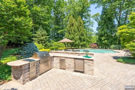 380 Crescent Drive Franklin Lakes NJ 07417