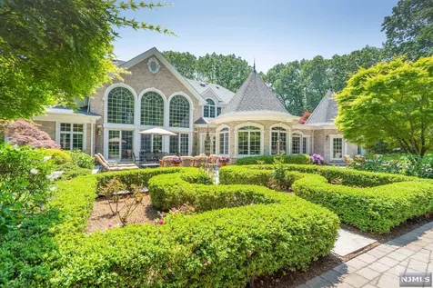 380 Crescent Drive Franklin Lakes NJ 07417