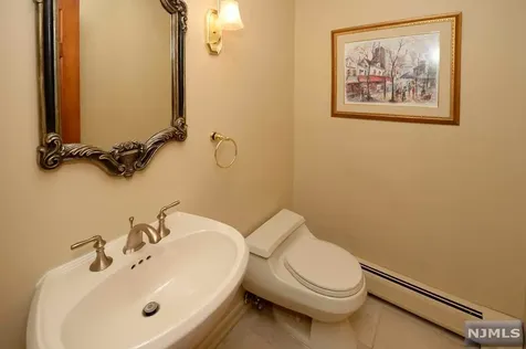 39 Gloria Drive Allendale NJ 07401