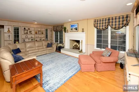 39 Gloria Drive Allendale NJ 07401