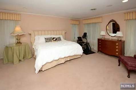 39 Gloria Drive Allendale NJ 07401